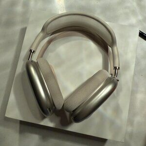 Apple AirPods Max Wireless Over-Ear Headphones Silver